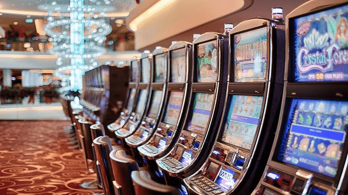 Live dealer Treasures Aztec table with multiple camera angles and player interaction